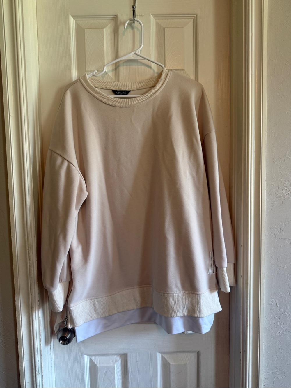 Chicme Cream Layered-Hem Pullover Sweatshirt
